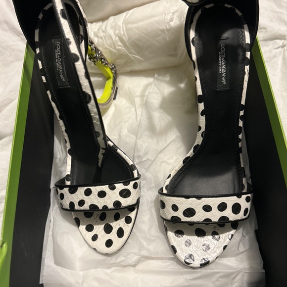 Shoes - Picture 5 of 6